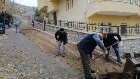 Arapgir'de kilit taş ve altyapı çalışmaları hızlandı