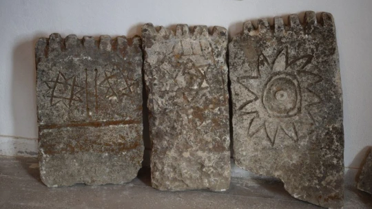 Arapgir halkı, tarihi mezar taşlarına gözü gibi bakıyor