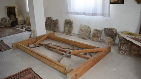 Arapgir halkı, tarihi mezar taşlarına gözü gibi bakıyor