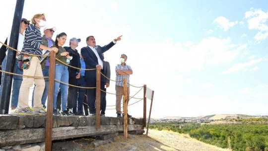 Arslantepe ve müzeleri gezen Gazetecilerden Malatya'ya övgü