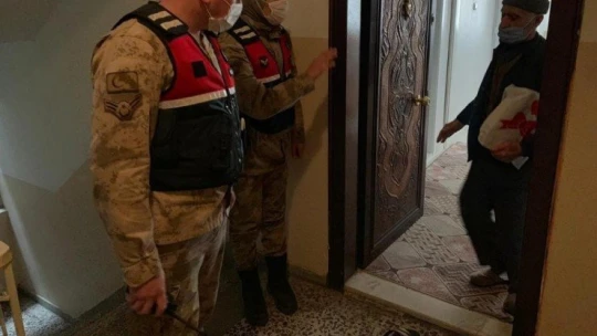 Askerlerden şehit aileleri ve gazielere ziyaret