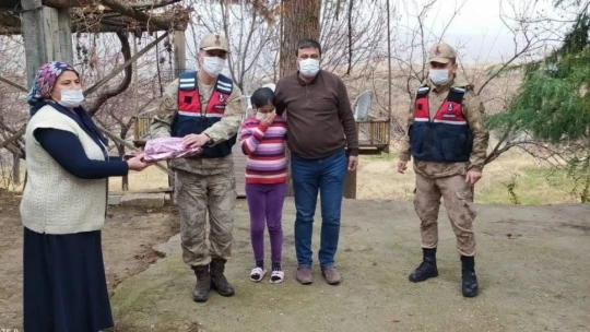 Askerlerden şehit aileleri ve gazielere ziyaret