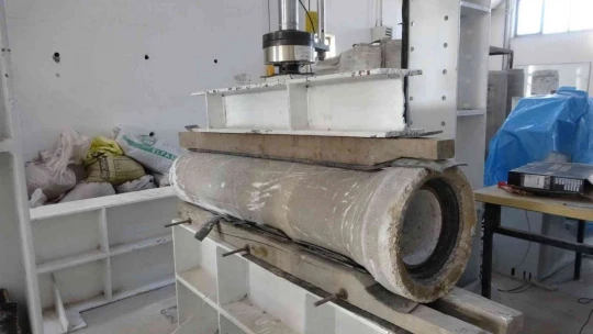 Atık malzeme ile 12 ton basınca dayanıklı beton boru ürettiler