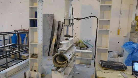 Atık malzeme ile 12 ton basınca dayanıklı beton boru ürettiler