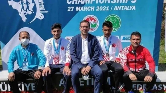 Atlet kuzenlerin başarısı