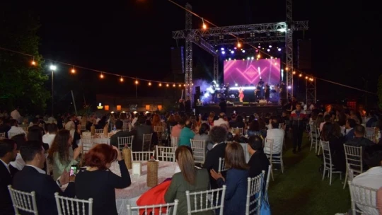 Avukatlar Ece Seçkin konseri ile stres attı