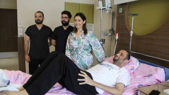 Azeri şarkıcı kardeşine karaciğerini verdi