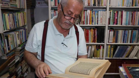 Baba oğul ata mesleği sahaflığı yaşatmaya çalışıyor
