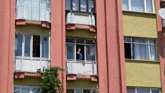 Babası tarafından bıçaklanan genç ağır yaralandı