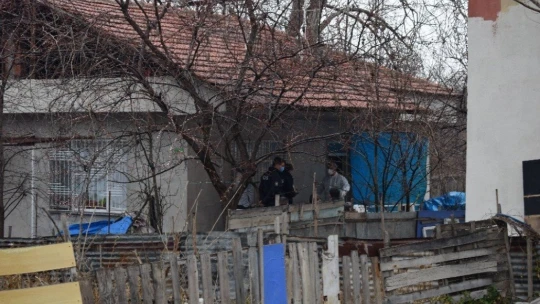Babasını öldürüp okula gitti