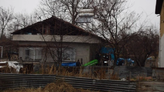 Babasını öldürüp okula gitti