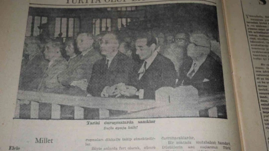 Babasının arşivinden çıkan 60 yıllık dergilere gözü gibi bakıyor