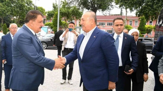 Bakan Çavuşoğlu'ndan valilik ve belediye ziyareti