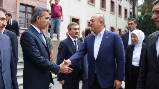 Bakan Çavuşoğlu'ndan valilik ve belediye ziyareti