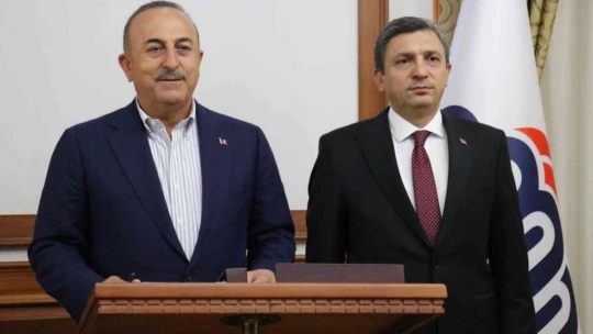 Bakan Çavuşoğlu'ndan valilik ve belediye ziyareti