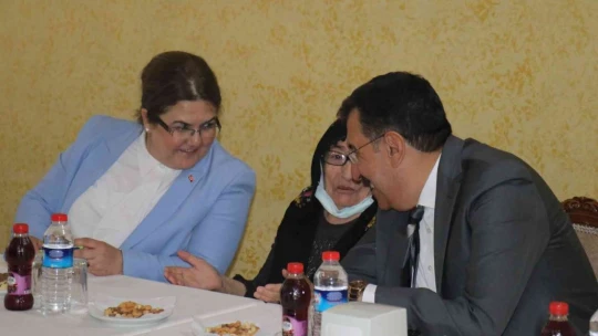 Bakan Derya Yanık, Malatya'da Huzurevi'ni ziyaret etti