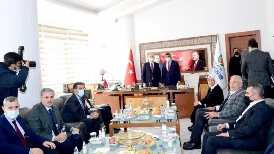 Bakan Karaismailoğlu'ndan Malatya Büyükşehir Belediyesi'ne ziyaret