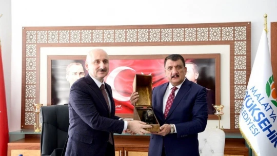 Bakan Karaismailoğlu'ndan Malatya Büyükşehir Belediyesi'ne ziyaret