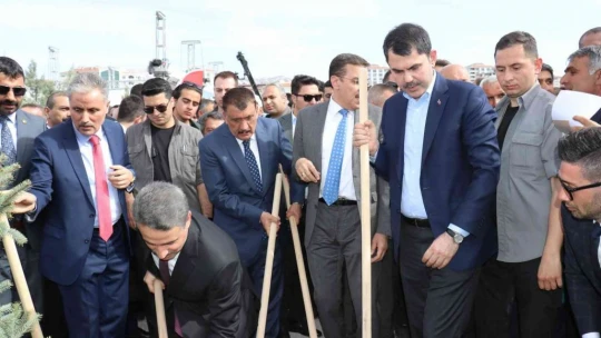 Bakan Kurum: ''Birileri bu eser siyasetinden son derece rahatsız oluyor'