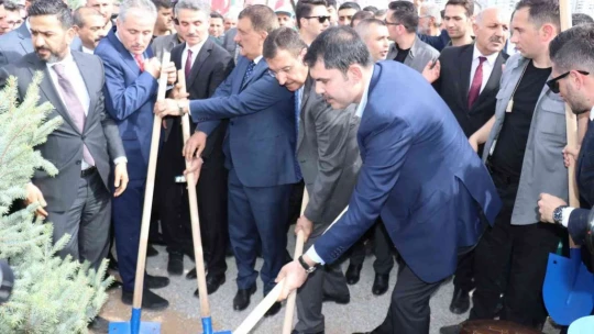 Bakan Kurum: ''Birileri bu eser siyasetinden son derece rahatsız oluyor'