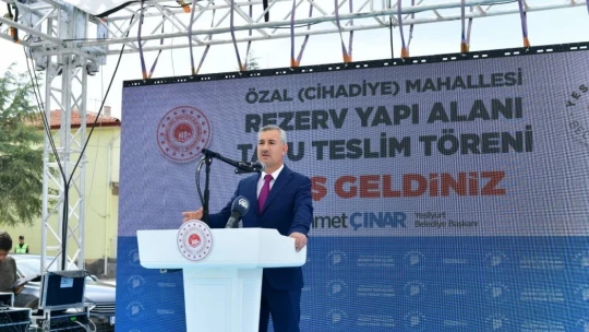 Bakan Kurum, Özal Mahallesi rezerv alanı tapu teslim törenine katıldı