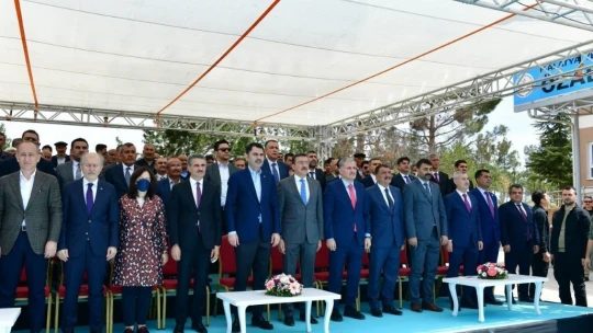 Bakan Kurum, Özal Mahallesi rezerv alanı tapu teslim törenine katıldı