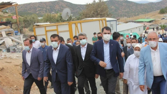 Bakan Kurum, Pütürge'de deprem konutlarını inceledi