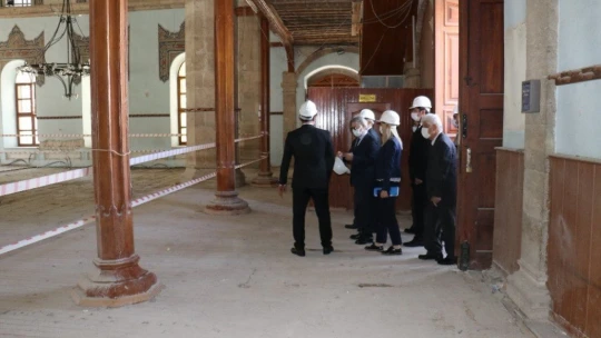 Bakan Yardımcısı Demircan'dan depremde hasar gören camide inceleme