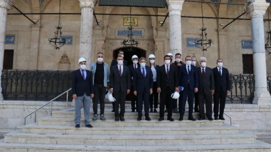 Bakan Yardımcısı Demircan'dan depremde hasar gören camide inceleme
