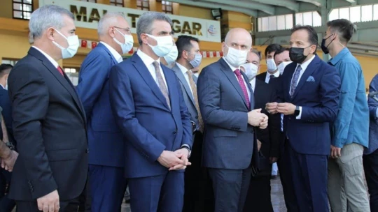 Bakanı Karaismailoğlu'ndan Yeşilyurt'a ray müjdesi