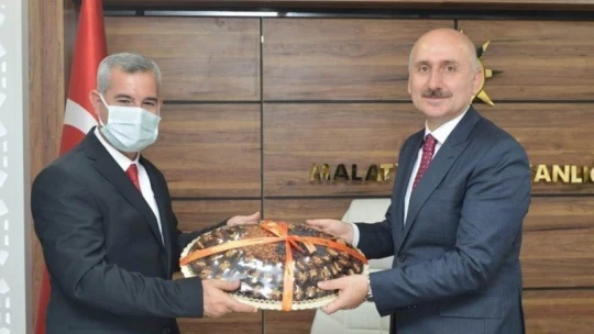 Bakanı Karaismailoğlu'ndan Yeşilyurt'a ray müjdesi