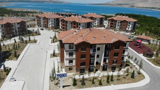 Baraj manzaralı deprem konutları tatil köylerini aratmıyor