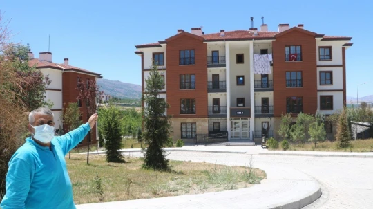 Baraj manzaralı deprem konutları tatil köylerini aratmıyor