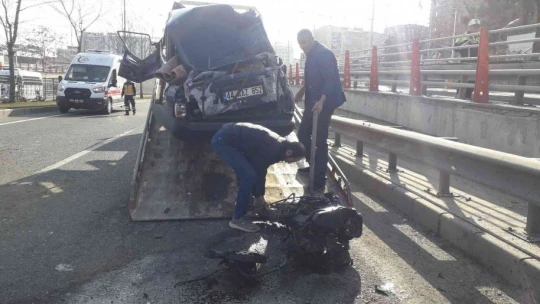 Bariyerlere çarpan araç takla attı: 1 ölü 2 yaralı
