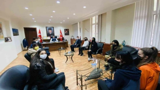 Başarılı voleybolculara hediye