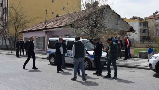 Başından yaralanan genç, polisi alarma geçirdi