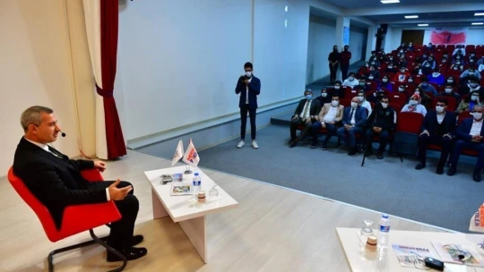 Başkan Çınar, 'kariyer günleri' programına katıldı