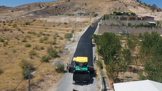 Başkan Çınar, asfalt serimi ve imar yolu açma çalışmalarını inceledi