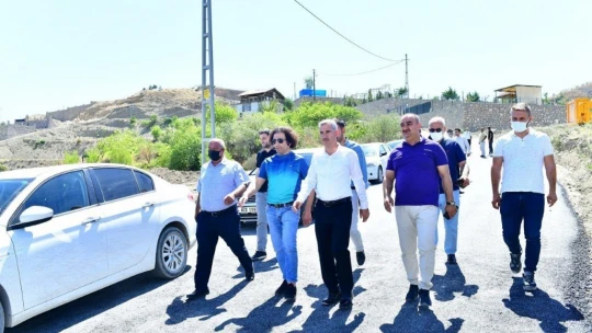 Başkan Çınar, asfalt serimi ve imar yolu açma çalışmalarını inceledi
