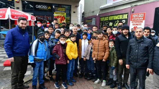 Başkan Çınar'dan öğrencilere karne hediyesi