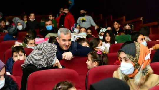 Başkan Çınar'dan öğrencilere karne hediyesi