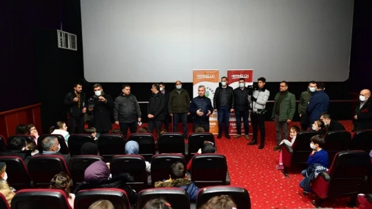 Başkan Çınar'dan öğrencilere karne hediyesi