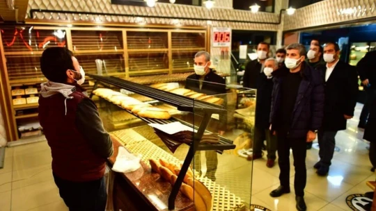 Başkan Çınar, görevlileri yeni yılda yalnız bırakmadı