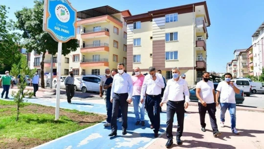 Gül Parkında fideler toprakla buluştu