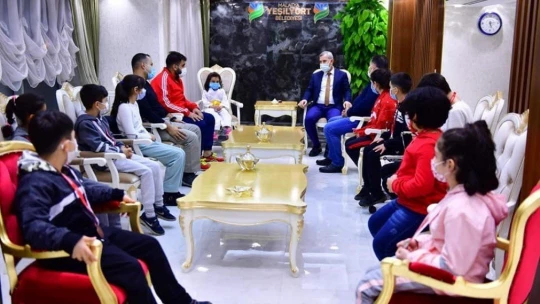 Başkan Çınar, kata şampiyonlarını misafir etti