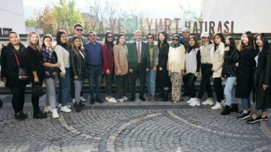 Başkan Çınar, Kazakistanlı akademisyen ve öğrencileri ağırladı