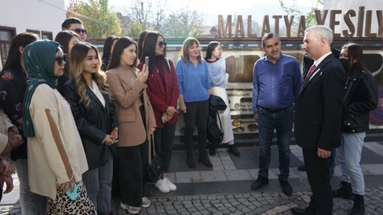 Başkan Çınar, Kazakistanlı akademisyen ve öğrencileri ağırladı