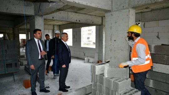 Başkan Çınar, kentsel dönüşüm alanını inceledi