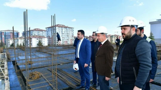 Başkan Çınar, kentsel dönüşüm projesindeki binaları inceledi