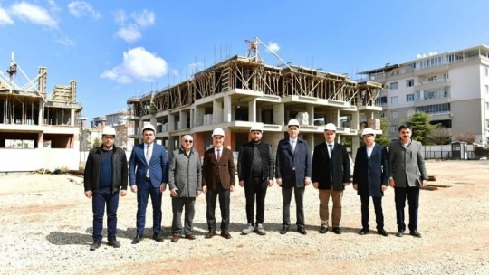 Başkan Çınar, kentsel dönüşüm projesindeki binaları inceledi